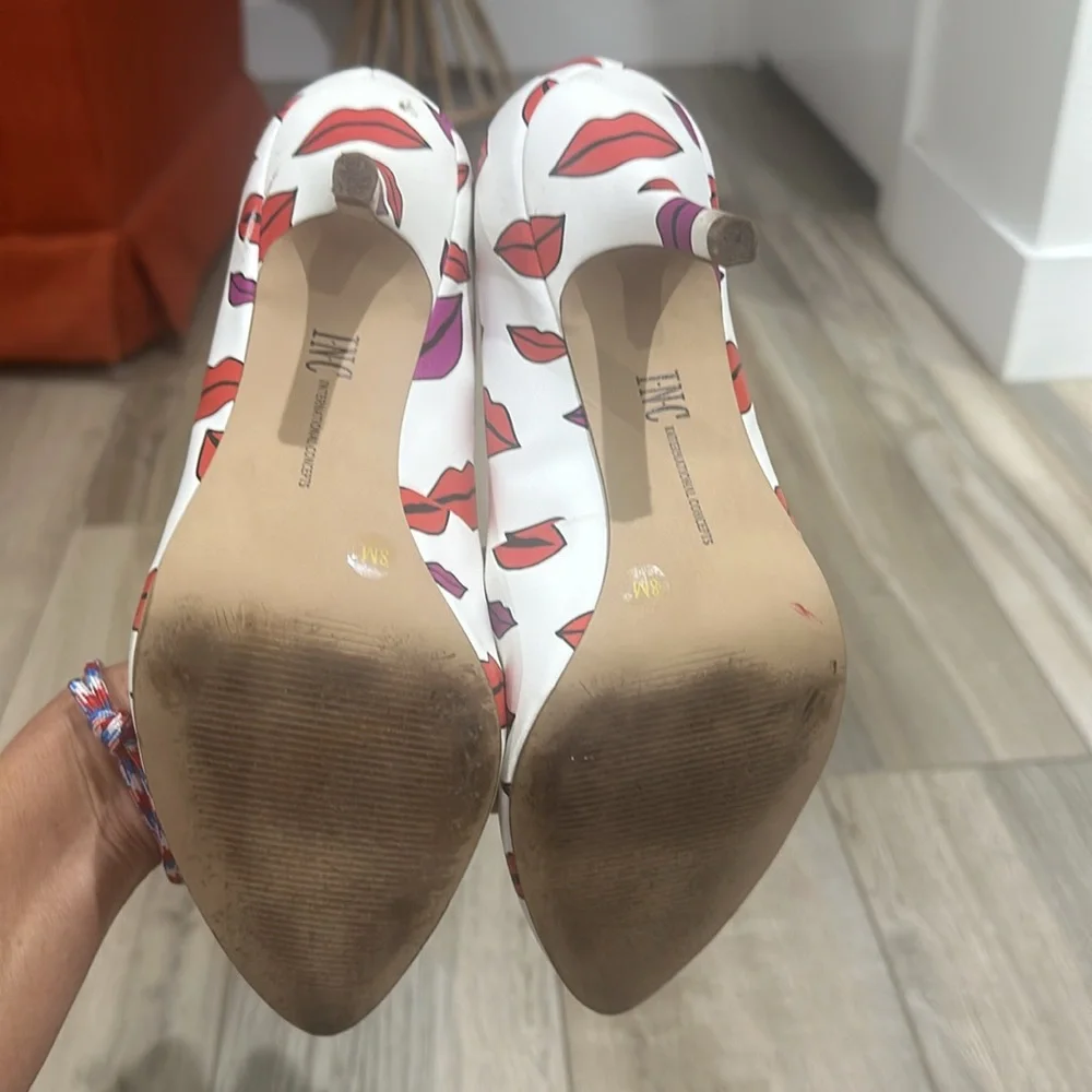 Lips 👄 Heels - Picture 6 of 6